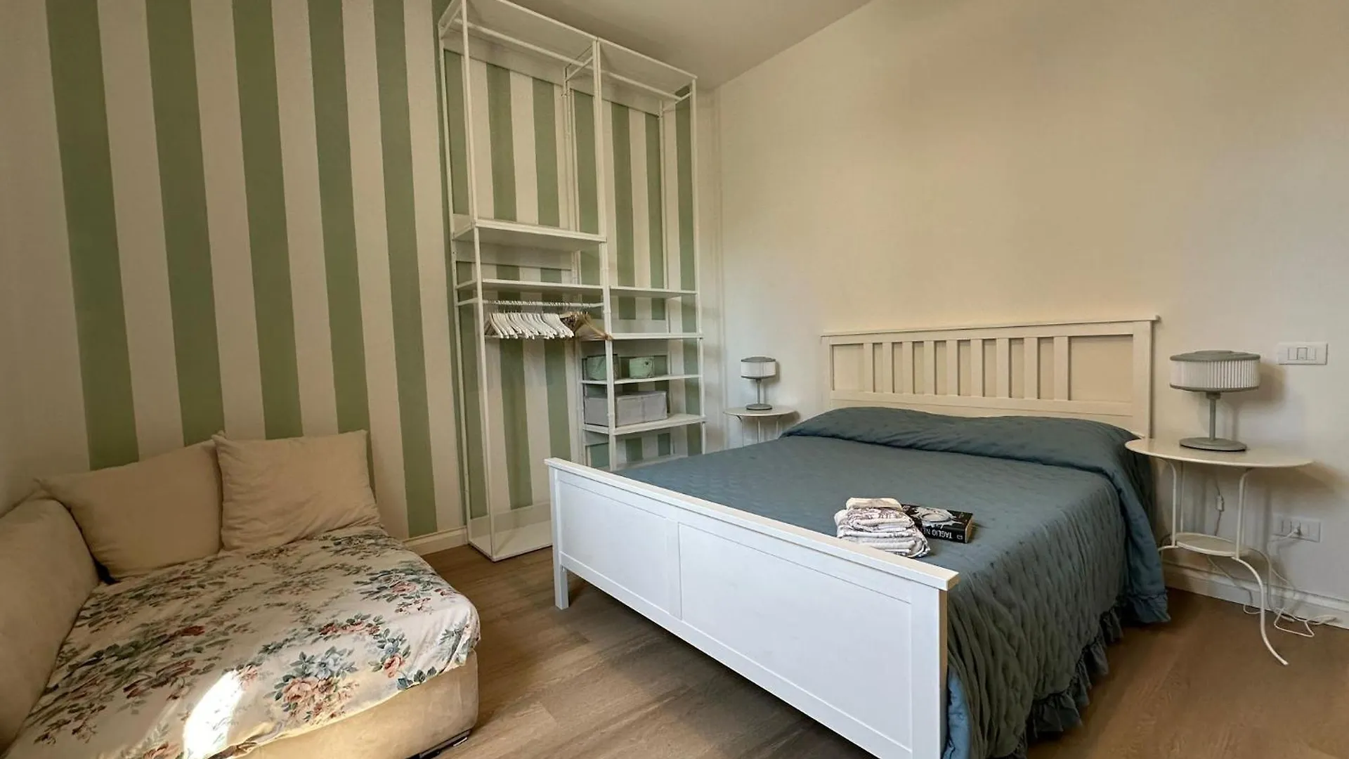 Eleganza Marina Villa Livorno 0*,  Italien